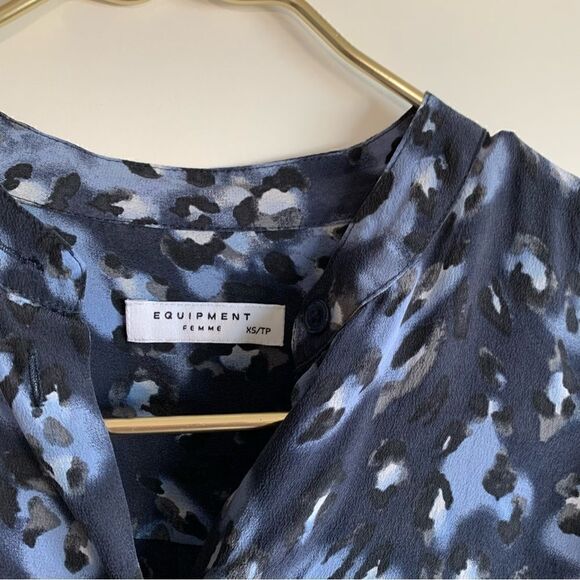 Equipment Melodie in Peacoat Blue Leopard Silk Button Down Shirt - Picture 4 of 5